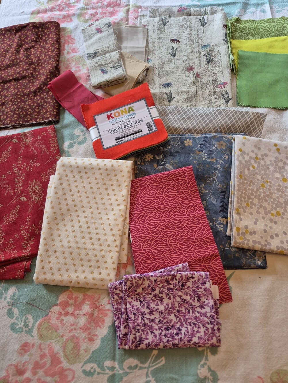 FABRIC! VERY NICE SCRAP LOT BUNDLE Incl. 1 Yard Cuts & Charm Pack